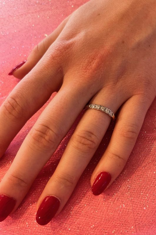 Spesialpris! Alliansering 5 diamanter 0.25 carat w.si
